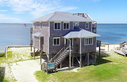 Brigands' Bay House | Baywatch - Fresh 3 Bedroom SoundFront Home in Frisco