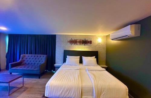 Suan Luang Hotel | BB Glass House