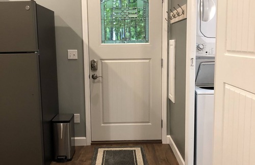 Thompsonville Cabin | Be at home in the trees.