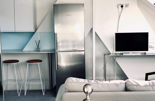 St. Helen's Apartment | Be In spired In London Capital City of DesignnStudio close by BBC Public Space