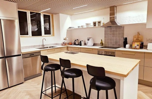 Bain Boeuf Apartment | Beach Access .floating net bed. Private Pool. Gym. Large BBQ Terrace.