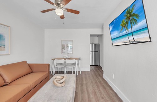 Treasure Island Condo | 🌴Beach Access Across The Street☀Heated Pool🐬Bungalows #4🐶Dogs Welcome!