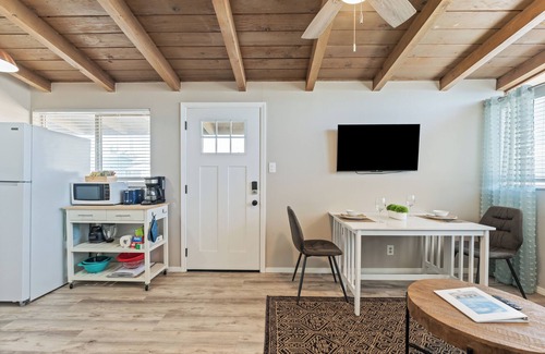 Pierpont Bay Apartment | Beach Apartment 38: Sunny Upper Beach Loft 38 + Steps to Sand + A/C