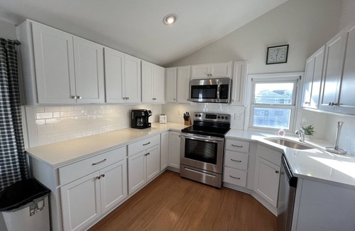 Avalon Condo | BEACH BLOCK 3 Bedroom Condo with POOL, DECK & OCEAN VIEWS/Sleeps 6