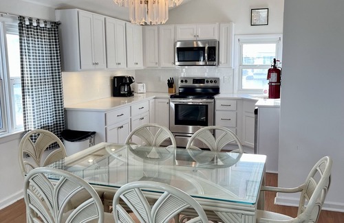 Avalon Condo | BEACH BLOCK 3 Bedroom Condo with POOL, DECK & OCEAN VIEWS/Sleeps 6