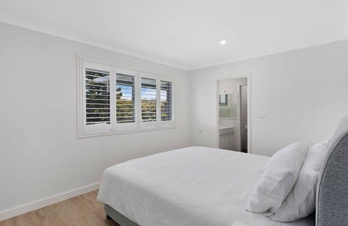 Forresters Beach House | Beach Breeze - Forresters Beach