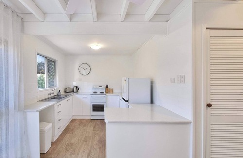 Bargara Apartment | Beach Bungalow | Walk to Bargara Beach | Pet-Friendly + Fast Wi-Fi