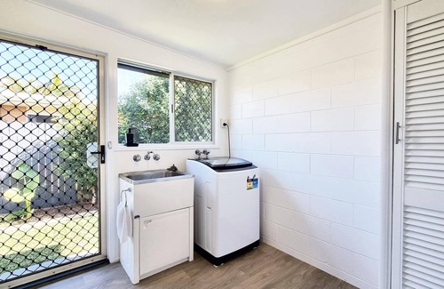 Bargara Apartment | Beach Bungalow | Walk to Bargara Beach | Pet-Friendly + Fast Wi-Fi