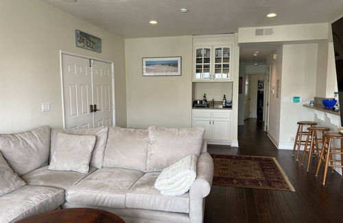 Hermosa Beach Condo | Beach Condominium- 3 blocks to beach