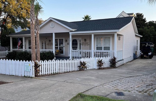 Clipper Cove Cottage | BEACH COTTAGE 3BR, NEW GOLF CART W/HOUSE, PORCH SWING, 30 STEPS TO POOL, PETS!