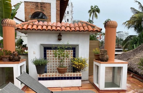 Amapas Cottage | Beach Cottage next to La Palapa...4 Bed/4 Bath