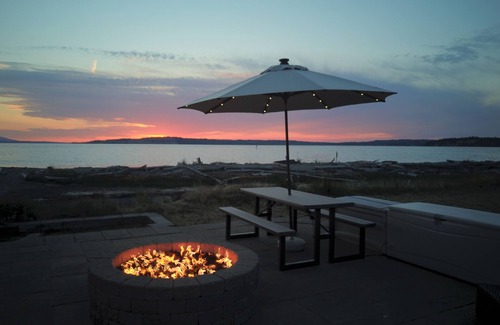 Maxwelton Cottage | Beach cottage on fabulous Maxwelton Beach, Whidbey Island, WA.