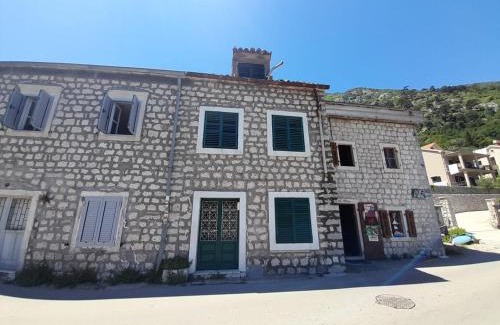Kotor House | Beach edge 4-Bed House in Muo Kotor
