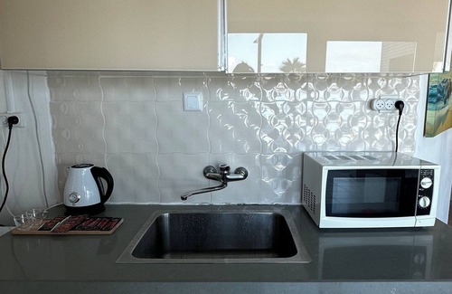 Kerem HaTeimanim Condo | Beach front 2-bedroom with Water View in Tel Aviv-Yafo