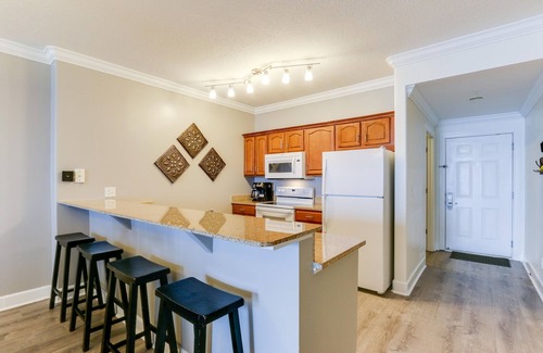 Panama City Beach Condo | Beach Front-Beach Service Chairs Included-FREE High Speed Wifi-5 Star Stay