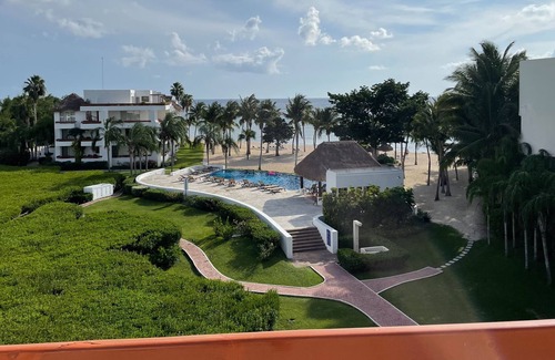 Agricola Oriental Condo | Beach Front Condo, Diver's Dream