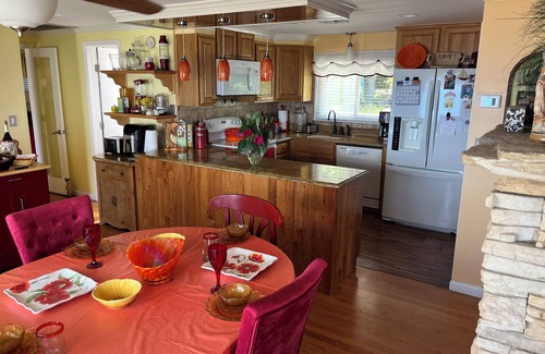 Long Island House | Beach front house amazing views 3/3, 8 person spa covered granite wet bar 55” TV