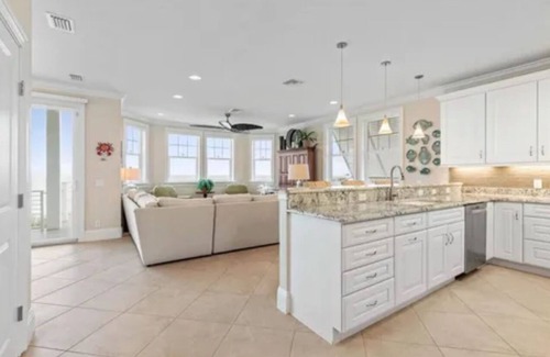 Painters Hill House | Beach Front House - Game Room - Outdoor Dining - Bunk Beds