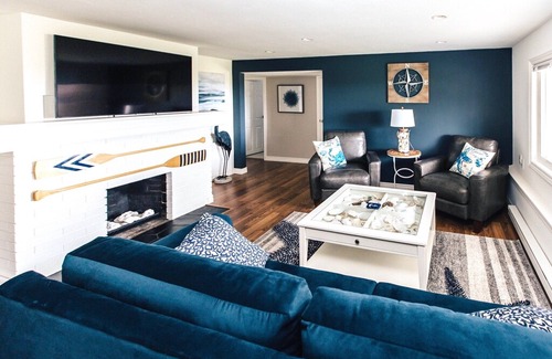 Colwood Apartment | BEACH FRONT OASIS 15 MINS FROM DOWNTOWN VICTORIA