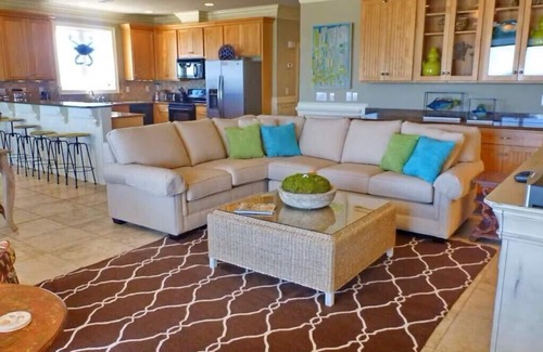 East End House | Beach front, pet friendly, swimming pool, 6 bedrooms & baths!