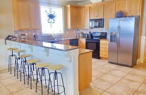 East End House | Beach front, pet friendly, swimming pool, 6 bedrooms & baths!