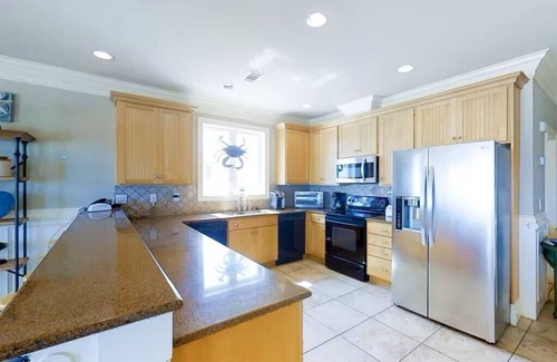 East End House | Beach front, pet friendly, swimming pool, 6 bedrooms & baths!