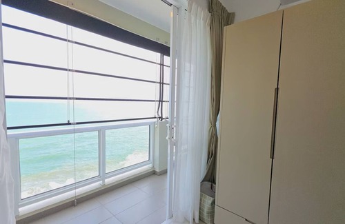 Uswetakeiyawa Apartment | Beach Front studio luxury apartment