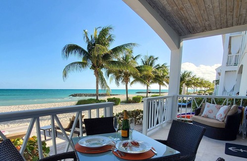 Palm Cay Villa | Beach front Villa , with private pool and beach , grille paddle board !!!!!
