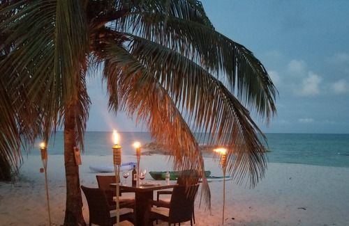 Palm Cay Villa | Beach front Villa , with private pool and beach , grille paddle board !!!!!