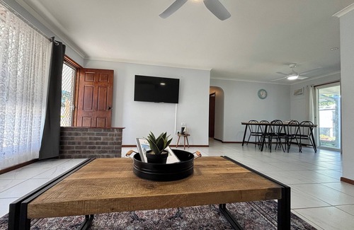 Moore Park Beach House | Beach Gardens -Walk to the Beach