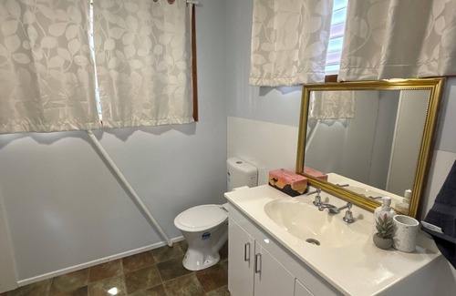 Moore Park Beach House | Beach Gardens -Walk to the Beach