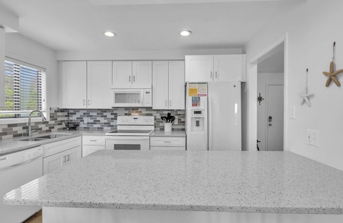 Caswell Beach Condo | Beach Getaway Among the Oaks: Community Pools, Short Walk to Beach Access