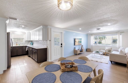 Holmes Beach House | Beach getaway in Holmes Beach - sleeps 6