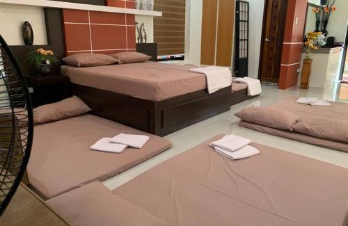 Sawang House | Beach getaway Studio Villa in Lobo