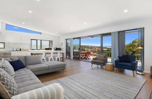 Terrigal Apartment | BEACH HAVEN | Close to beach , WIFI | Accom Holidays