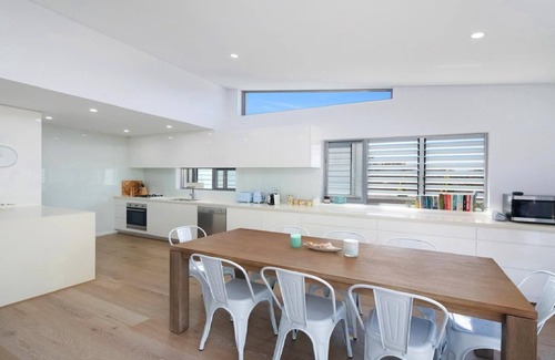 Terrigal Apartment | BEACH HAVEN | Close to beach , WIFI | Accom Holidays