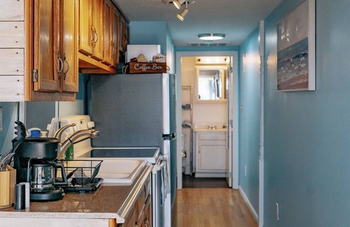 Hampton Apartment | Beach Haven w/Spacious Balcony