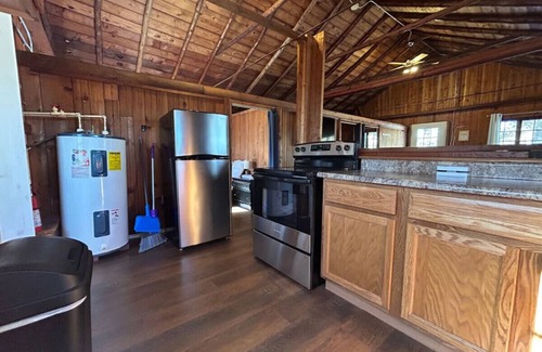 Applegate Cabin | Beach, hot tub, 3BDRM