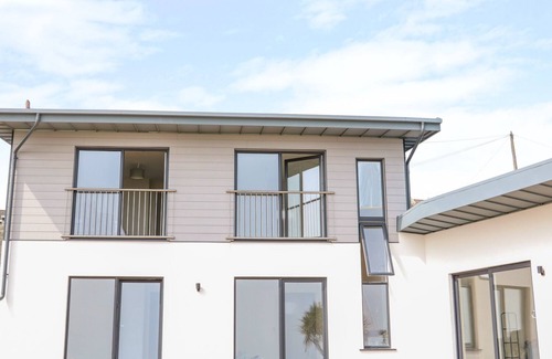 Riverchapel House | BEACH HOUSE, pet friendly, with open fire in Courtown, County Wexford