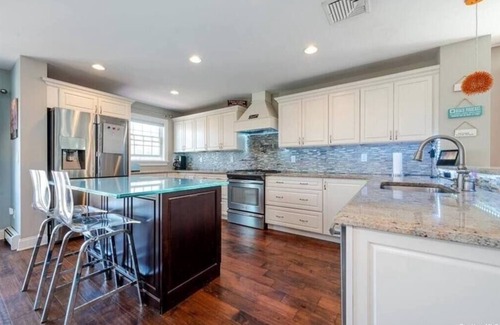 Long Beach House | Beach house with hot tub, bikes, and beach passes