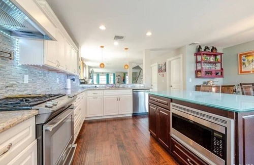 Long Beach House | Beach house with hot tub, bikes, and beach passes