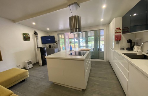 Ancora Villa | Beach house with private heated pool and jacuzzi