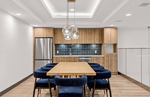 South Pandosy Apartment | Beach Lake View Resorts