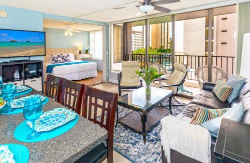Waikiki Apartment | Beach Lover's Haven, Cozy Condo with Ocean Views and Free Parking
