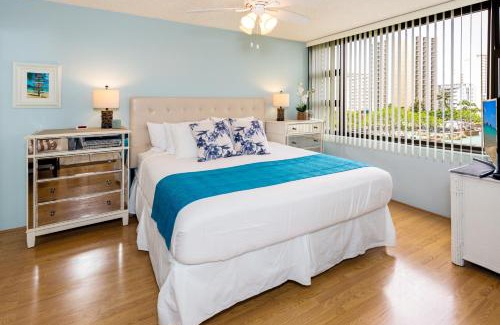 Waikiki Apartment | Beach Lover's Haven, Cozy Condo with Ocean Views and Free Parking