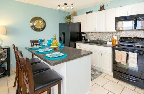 Waikiki Apartment | Beach Lover's Haven, Cozy Condo with Ocean Views and Free Parking