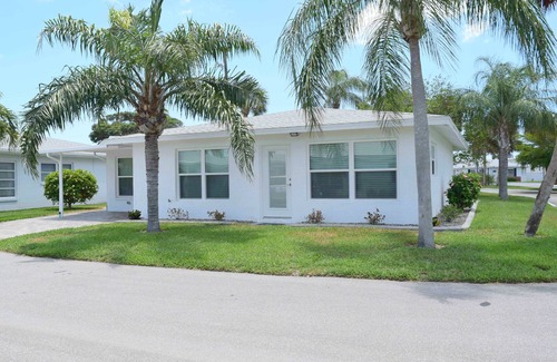 Englewood Villa | BEACH LOVERS PARADISE! Walking distance to beach!