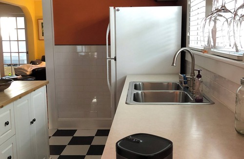 Milford House | Beach Neighborhood House…walk to beach, downtown and train station.