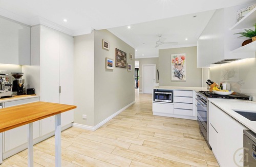 Clontarf Apartment | "Beach Oasis" - Clontarf Q 4019