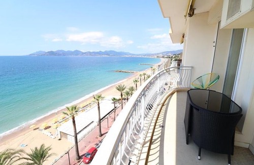 Cannes City Centre Apartment | Beach Penthouse with unique rooftop terrace 301